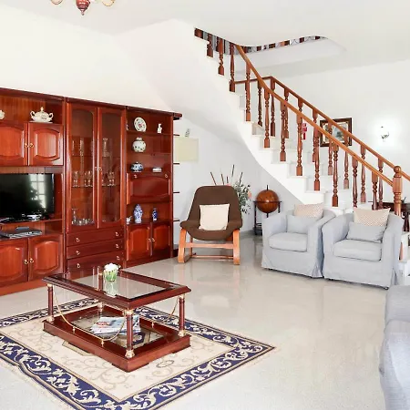 Villa Sleeps 8 With Pool Air Con And Wifi
