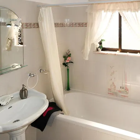 Sleeps 8 With Pool Air Con And Wifi Willa Cerro do Lobo