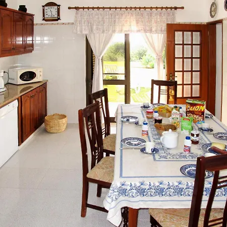 Villa Sleeps 8 With Pool Air Con And Wifi *