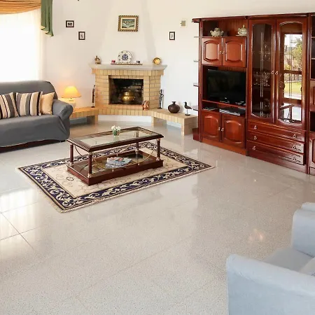 Sleeps 8 With Pool Air Con And Wifi